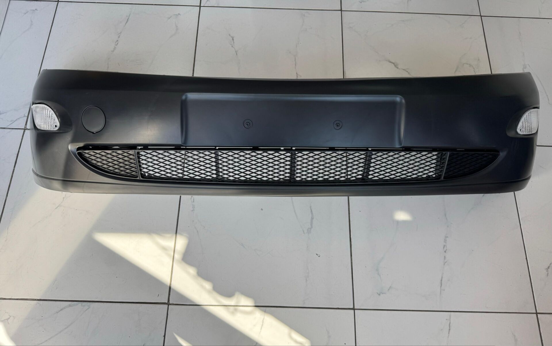 FOCUS 1 (1999-2002) ÖN TAMPON SETİ SİSSİZ - ŞEFFAF TAMPON SİNYALİ- ARI PETEK SİSSİZ PANJUR