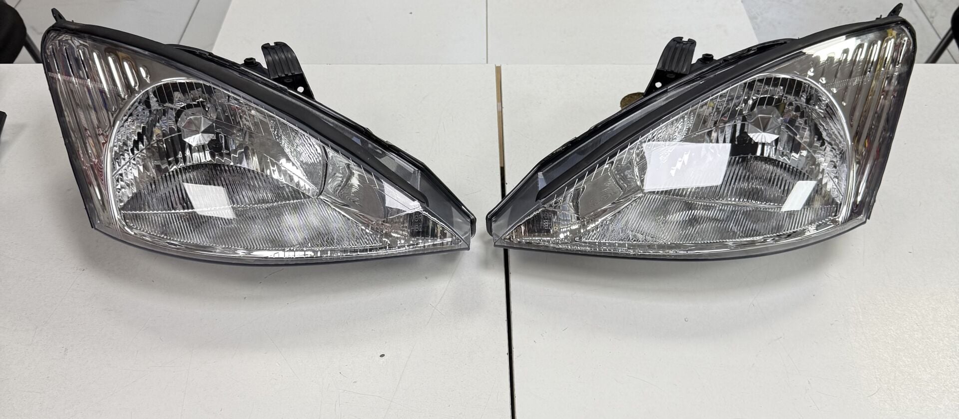 Ford Focus Sağ- Sol Far Takımı 1998-2001 Arası Uyumlu
