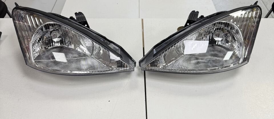 Ford Focus Sağ- Sol Far Takımı 1998-2001 Arası Uyumlu