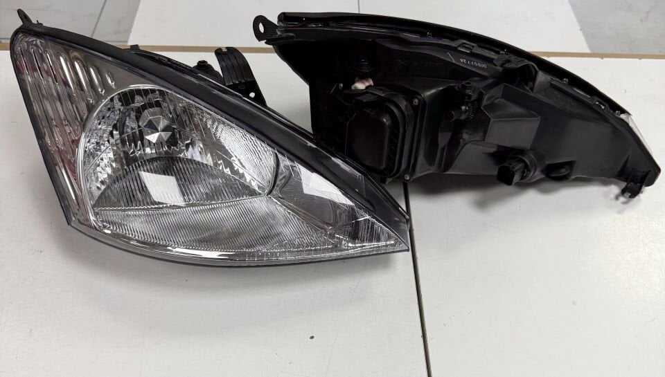 Ford Focus Sağ- Sol Far Takımı 1998-2001 Arası Uyumlu