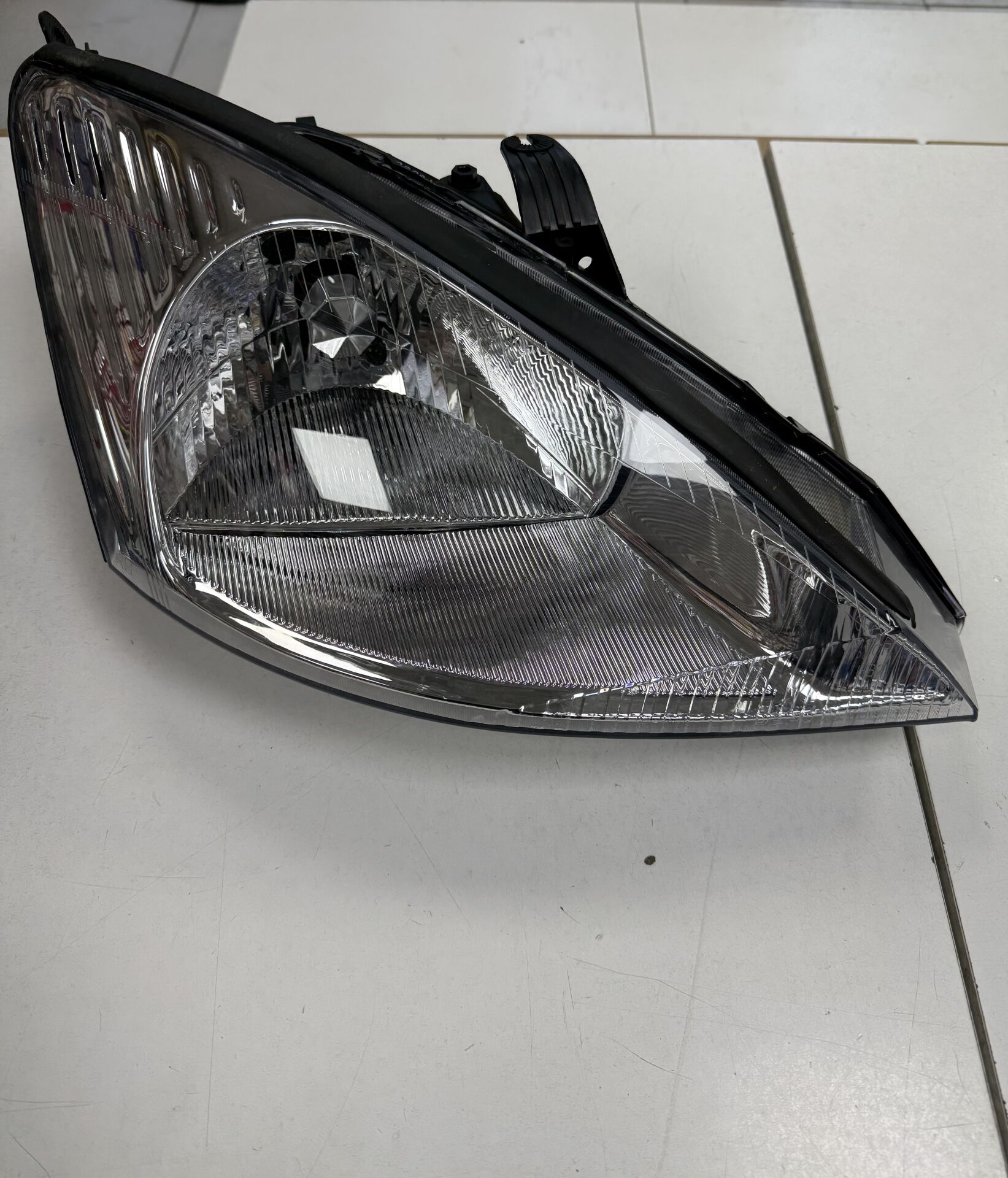 Ford Focus Sağ Far 1998-2001 Arası Uyumlu
