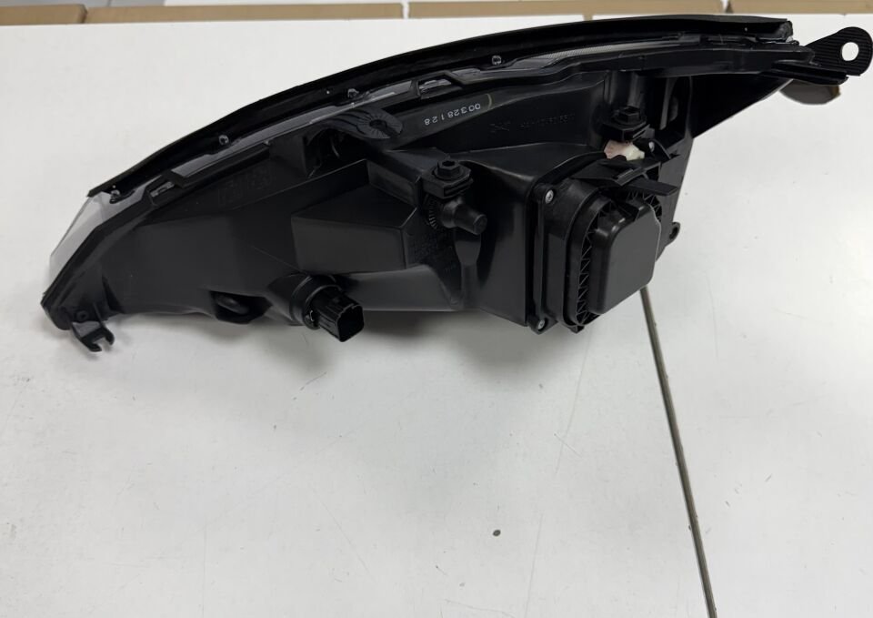 Ford Focus Sağ Far 1998-2001 Arası Uyumlu