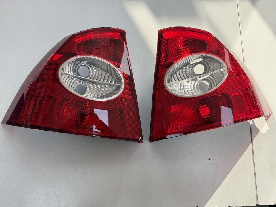 Focus 2-2.5 Arka Stop Lambası Sedan Sağ-Sol Takım
